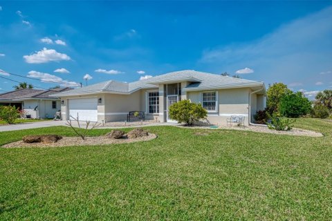 House in Port Charlotte, Florida 3 bedrooms, 180.23 sq.m. № 1542118 - photo 1