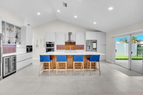Casa en venta en Pembroke Pines, Florida, 3 dormitorios, 177.72 m2 № 1935691 - foto 12