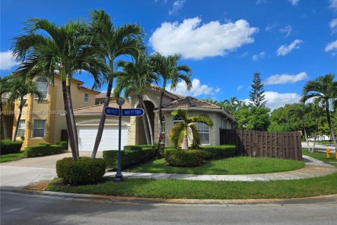 Villa ou maison à vendre à Doral, Floride: 4 chambres, 199.18 m2 № 1951257 - photo 2
