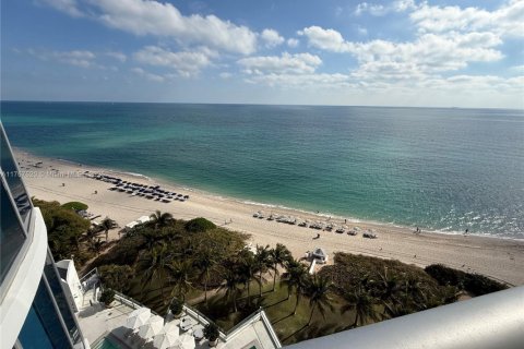 Condo in Sunny Isles Beach, Florida, 3 bedrooms  № 1698422 - photo 1
