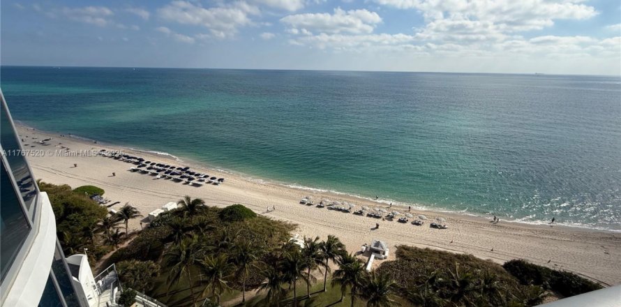 Condo in Sunny Isles Beach, Florida, 3 bedrooms  № 1698422