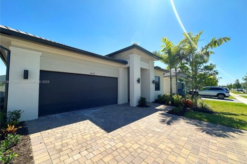 House in Miramar, Florida 5 bedrooms, 220.36 sq.m. № 1889293 - photo 1