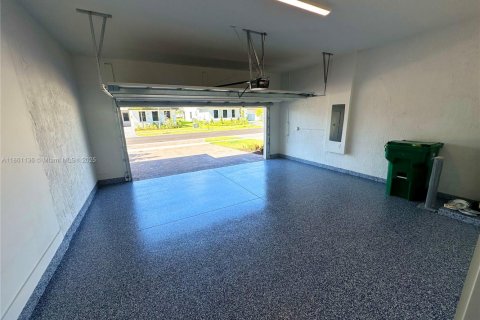 House in Miramar, Florida 5 bedrooms, 220.36 sq.m. № 1889293 - photo 11