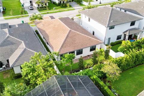 House in Miramar, Florida 5 bedrooms, 220.36 sq.m. № 1889293 - photo 17