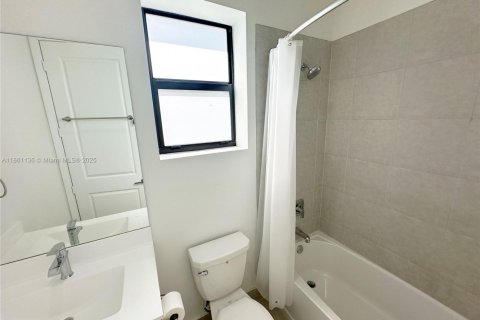 House in Miramar, Florida 5 bedrooms, 220.36 sq.m. № 1889293 - photo 5