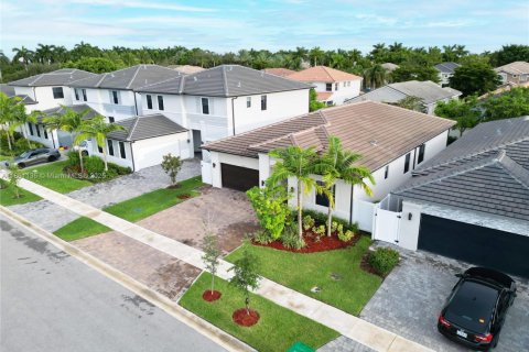 House in Miramar, Florida 5 bedrooms, 220.36 sq.m. № 1889293 - photo 16
