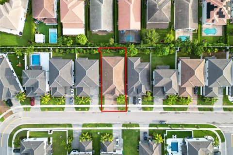 House in Miramar, Florida 5 bedrooms, 220.36 sq.m. № 1889293 - photo 18