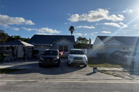 Снять в аренду виллу или дом в Майами-Гарденс, Флорида 2 спальни, 65.03м2, № 1989078 - фото 2