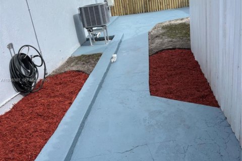 Снять в аренду виллу или дом в Майами-Гарденс, Флорида 2 спальни, 65.03м2, № 1989078 - фото 22