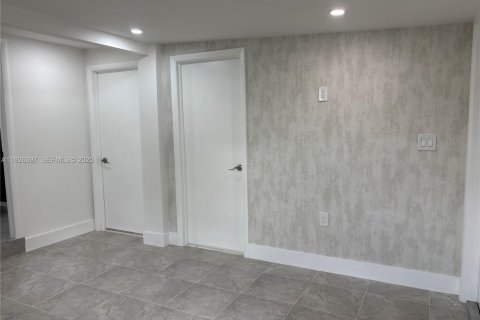 Снять в аренду виллу или дом в Майами-Гарденс, Флорида 2 спальни, 65.03м2, № 1989078 - фото 12