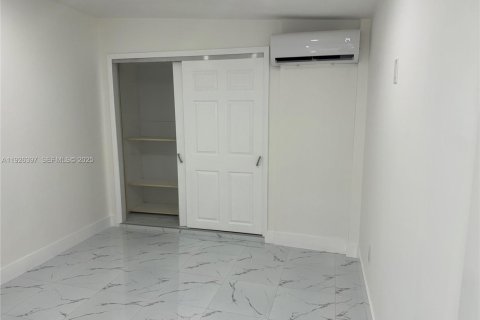 Снять в аренду виллу или дом в Майами-Гарденс, Флорида 2 спальни, 65.03м2, № 1989078 - фото 16