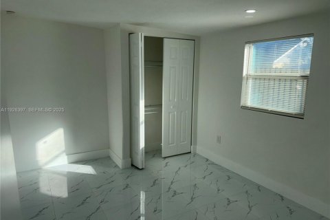 Снять в аренду виллу или дом в Майами-Гарденс, Флорида 2 спальни, 65.03м2, № 1989078 - фото 20