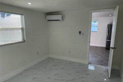 Снять в аренду виллу или дом в Майами-Гарденс, Флорида 2 спальни, 65.03м2, № 1989078 - фото 21