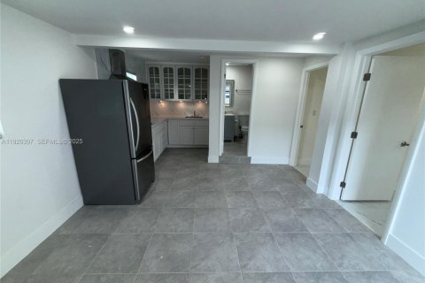 Снять в аренду виллу или дом в Майами-Гарденс, Флорида 2 спальни, 65.03м2, № 1989078 - фото 7