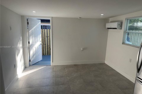 Снять в аренду виллу или дом в Майами-Гарденс, Флорида 2 спальни, 65.03м2, № 1989078 - фото 13
