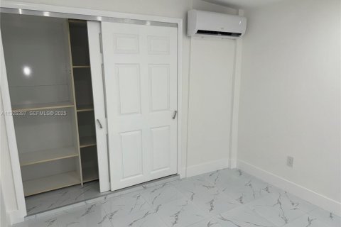 Снять в аренду виллу или дом в Майами-Гарденс, Флорида 2 спальни, 65.03м2, № 1989078 - фото 17