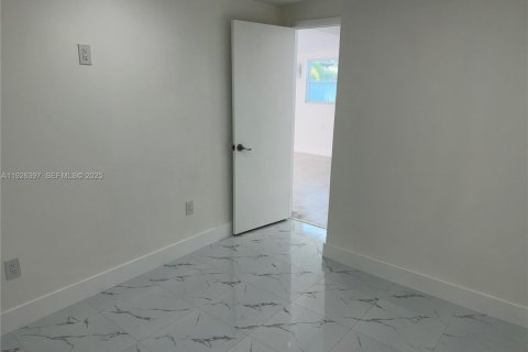 Снять в аренду виллу или дом в Майами-Гарденс, Флорида 2 спальни, 65.03м2, № 1989078 - фото 19