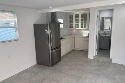 Снять в аренду виллу или дом в Майами-Гарденс, Флорида 2 спальни, 65.03м2, № 1989078 - фото 3