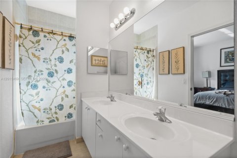 Купить кондоминиум в Майами, Флорида 3 спальни, 145.95м2, № 2075263 - фото 26