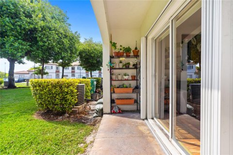 Купить кондоминиум в Майами, Флорида 3 спальни, 145.95м2, № 2075263 - фото 28