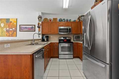 Купить кондоминиум в Майами, Флорида 3 спальни, 145.95м2, № 2075263 - фото 8