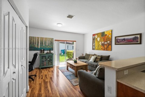 Купить кондоминиум в Майами, Флорида 3 спальни, 145.95м2, № 2075263 - фото 10