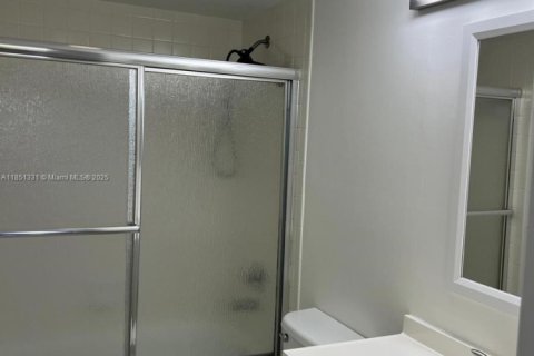 Condo in Pembroke Pines, Florida, 2 bedrooms  № 2035279 - photo 10