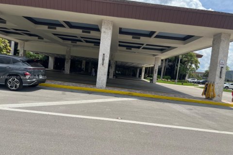 Condo in Pembroke Pines, Florida, 2 bedrooms  № 2035279 - photo 6