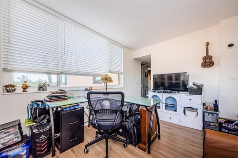 Condo in Redington Shores, Florida, 3 bedrooms  № 1641043 - photo 23