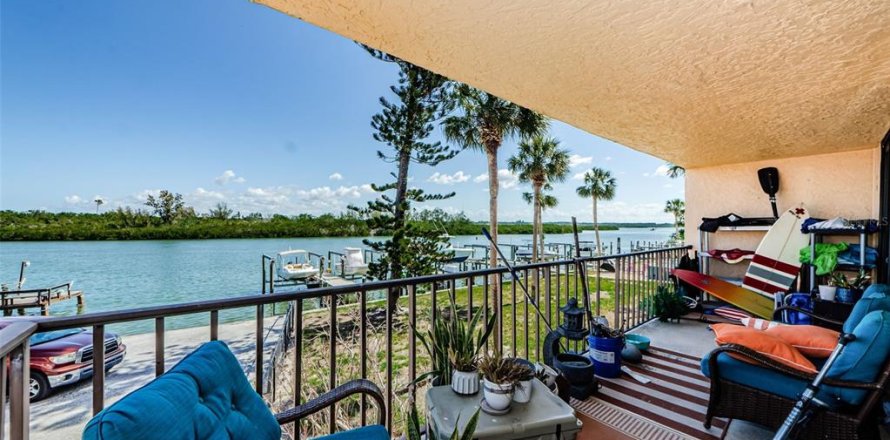 Condo in Redington Shores, Florida, 3 bedrooms  № 1641043