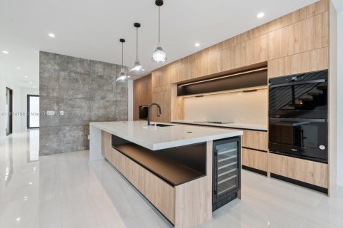 Townhouse in Fort Lauderdale, Florida 4 bedrooms, 222.22 sq.m. № 1973842 - photo 2