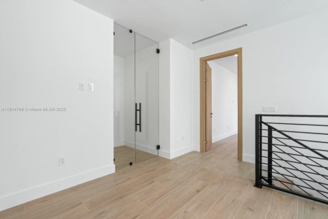 Townhouse in Fort Lauderdale, Florida 4 bedrooms, 222.22 sq.m. № 1973842 - photo 12