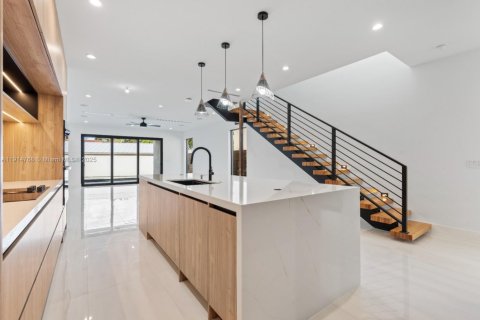 Townhouse in Fort Lauderdale, Florida 4 bedrooms, 222.22 sq.m. № 1973842 - photo 16