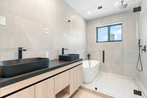 Townhouse in Fort Lauderdale, Florida 4 bedrooms, 222.22 sq.m. № 1973842 - photo 7