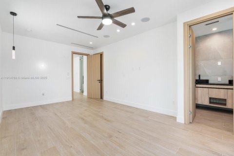 Townhouse in Fort Lauderdale, Florida 4 bedrooms, 222.22 sq.m. № 1973842 - photo 5