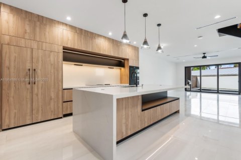 Townhouse in Fort Lauderdale, Florida 4 bedrooms, 222.22 sq.m. № 1973842 - photo 13