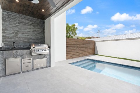 Townhouse in Fort Lauderdale, Florida 4 bedrooms, 222.22 sq.m. № 1973842 - photo 9