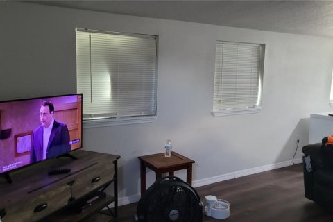 House in Lake Wales, Florida 2 bedrooms, 75.81 sq.m. № 2215408 - photo 6