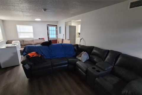 House in Lake Wales, Florida 2 bedrooms, 75.81 sq.m. № 2215408 - photo 7