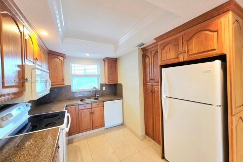Condo in Fort Lauderdale, Florida, 2 bedrooms № 2280927 - photo 5