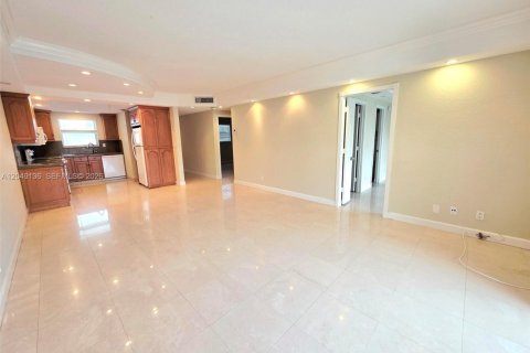 Condo in Fort Lauderdale, Florida, 2 bedrooms № 2280927 - photo 2
