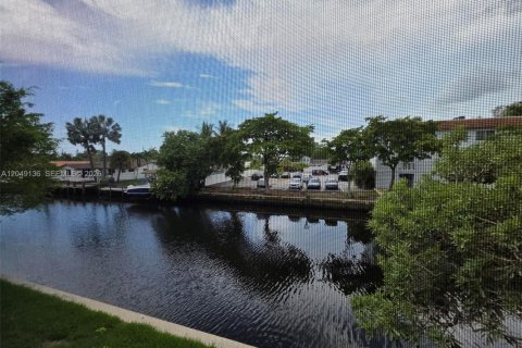 Condo in Fort Lauderdale, Florida, 2 bedrooms № 2280927 - photo 10