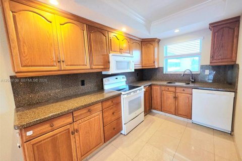Condo in Fort Lauderdale, Florida, 2 bedrooms № 2280927 - photo 4
