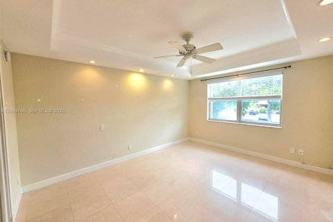 Condo in Fort Lauderdale, Florida, 2 bedrooms № 2280927 - photo 11
