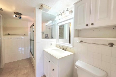 Condo in Fort Lauderdale, Florida, 2 bedrooms № 2280927 - photo 12