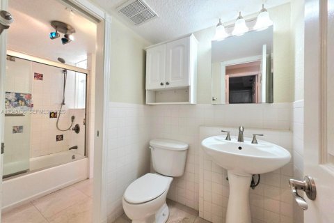 Condo in Fort Lauderdale, Florida, 2 bedrooms № 2280927 - photo 16