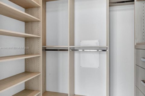 Снять в аренду кондоминиум в Майами, Флорида 3 спальни, 155.7м2, № 2040764 - фото 22