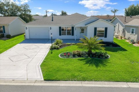 House in The Villages, Florida 2 bedrooms, 122.54 sq.m. № 2117726