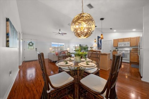 Casa en venta en The Villages, Florida, 2 dormitorios, 122.54 m2 № 2117726 - foto 11