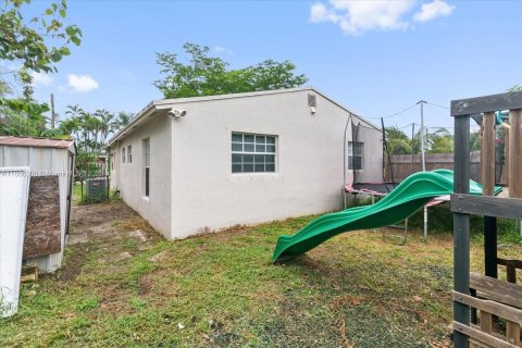 Casa en venta en Fort Lauderdale, Florida, 3 dormitorios, 90.58 m2 № 1937327 - foto 14